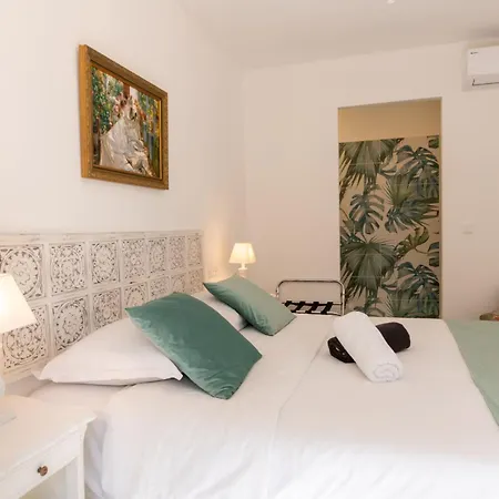 Apartment Bien D'exception En Face Du Palais Des Papes *